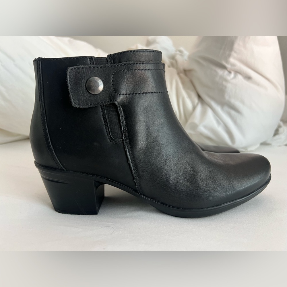 CLARKS ultimate comfort collection, heeled black boots, 2” heel, size 8 1/2 W